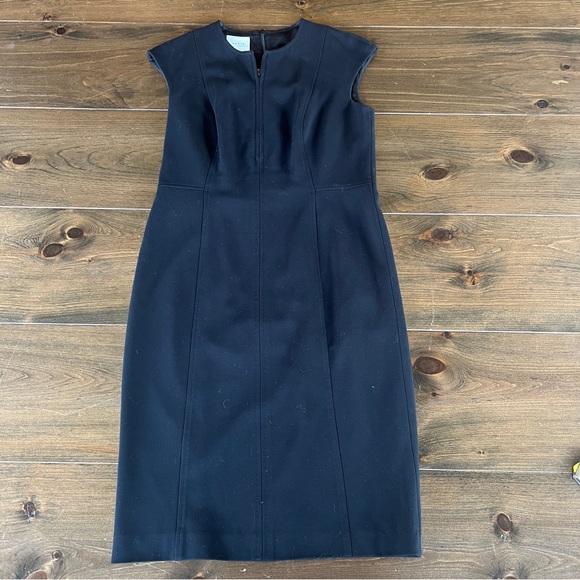 Akris Punto Dresses & Skirts - AKRIS PUNTO
Black Jersey Zip Front Cap Sleeve Dress